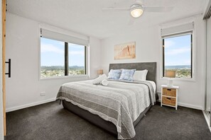 2 bedrooms, WiFi - Horizons in Burleigh - Views, Central & Car Park (Burleigh Heads)