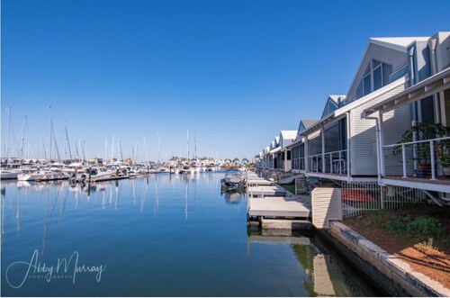Portside Paradise –Marina-Front Retreat with Views