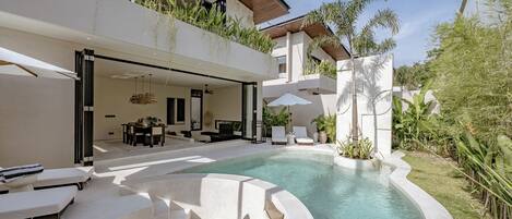 Luxury-Villa, Poolblick | Terrasse/Patio