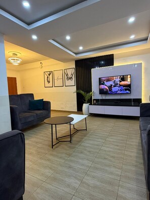Smart TV - FREE AIRPORT PICK UP || ACs RUN 24/7 || Reviews speak for us (Lagos)