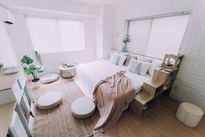 シングルルーム クイーンベッド 1 台ソファーベッド付き 禁煙 | アイロン / アイロン台、WiFi (無料)、ベッドシーツ