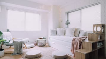 Single Room, 1 Queen Bed with Sofa bed, Non Smoking | Living room | Flat-screen TV