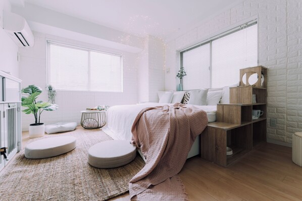 Leilighet, 1 queensize-seng med sovesofa, ikke-røyk | Oppholdsrom | En 50-tommers Flatskjerm-TV med kabel-kanaler