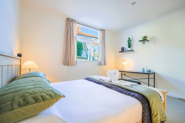 1 bedroom, desk, iron/ironing board, WiFi (free)