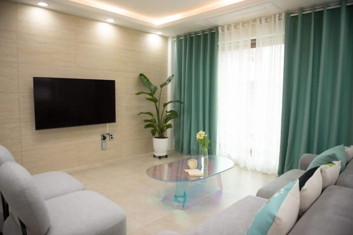 Dreamful | Living area | Flat-screen TV, Netflix, streaming services
