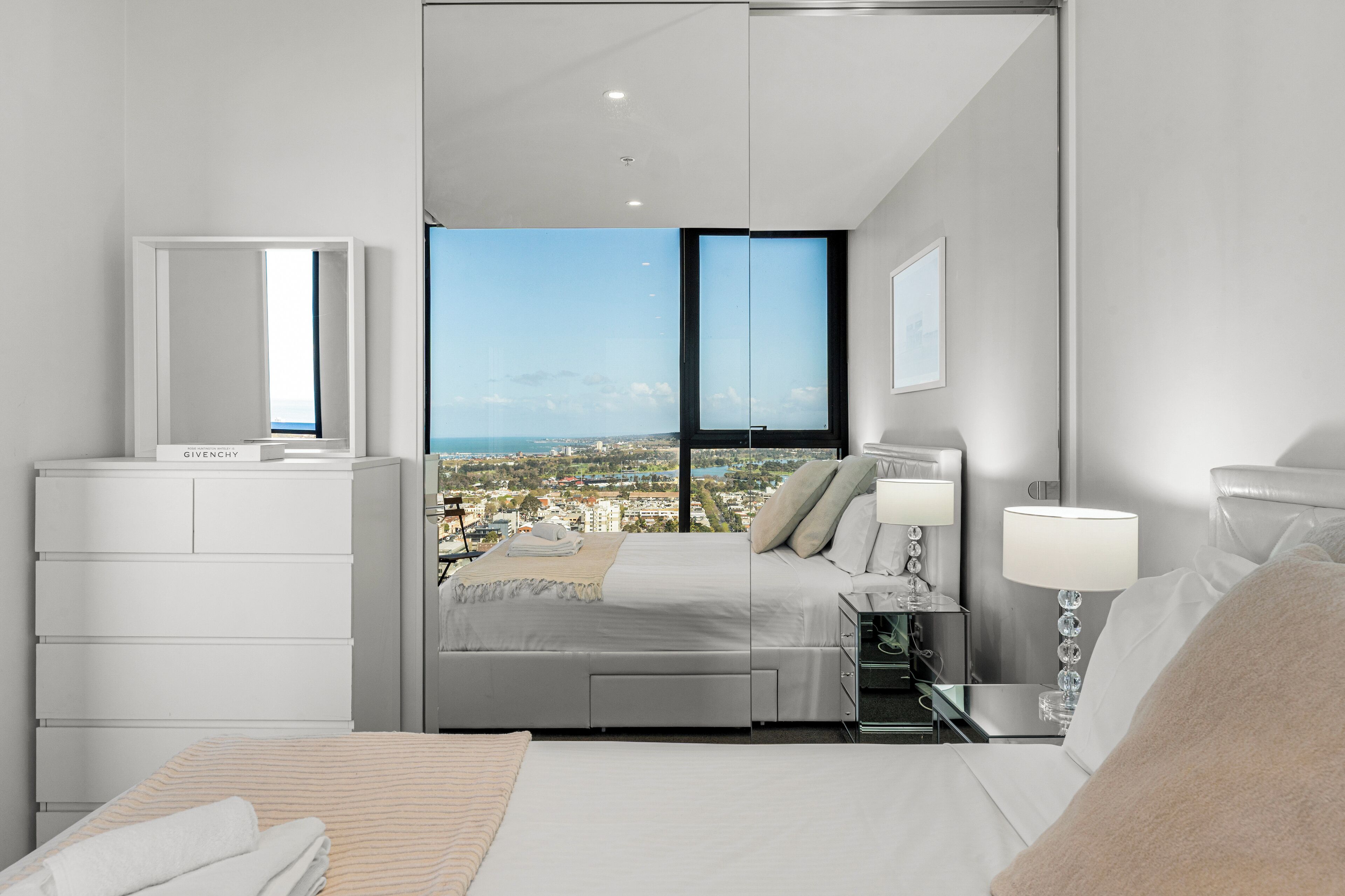 1 chambre, bureau, fer et planche à repasser, Wi-Fi