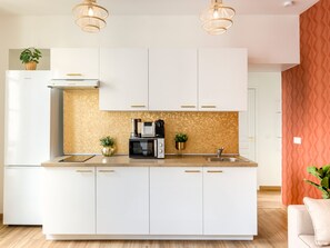 Apartment, City View | Private kitchen | Fridge, microwave, stovetop, toaster