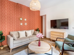 Apartment, City View | Living area | Offices