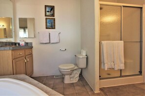 Signature Cabin, 3 Bedrooms | Bathroom | Free toiletries, towels, soap, shampoo - Bluebird Cottage (Big Bear Lake)