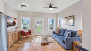 Smart TV - Navvy Town Neighborhood at Heritage Harbor (Ottawa)