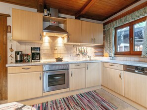 Microwave, oven, dishwasher, coffee/tea maker