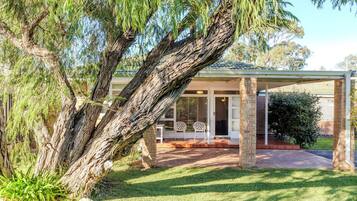 Two-Bedroom House, Sleeps 4, 1 Queen and 2 Single Beds | Fachada