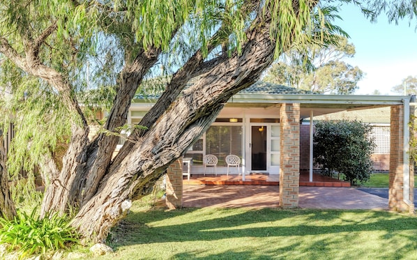 Two-Bedroom House, Sleeps 4, 1 Queen and 2 Single Beds | Exterior