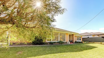 Two-Bedroom House, Sleeps 5 Bedroom, 1 Bunk Bed, 1 Single Bed,  Double Bed | Fachada