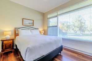 Two-Bedroom House, Sleeps 4, 1 Queen and 2 Single Beds | Tabla de planchar con plancha y wifi gratis 