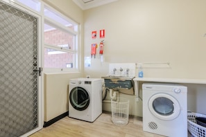 Two-Bedroom House, Sleeps 5 Bedroom, 1 Bunk Bed, 1 Single Bed, Double Bed | Laundry