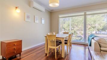 Two-Bedroom House, Sleeps 5 Bedroom, 1 Bunk Bed, 1 Single Bed, Double Bed | Iron/ironing board, free WiFi