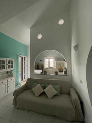 Living area - House 30 m from the beautiful beach "La Caletta " (La Caletta)