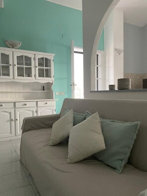 Living area - House 30 m from the beautiful beach "La Caletta " (La Caletta)