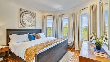 10 bedrooms, desk, iron/ironing board, travel crib