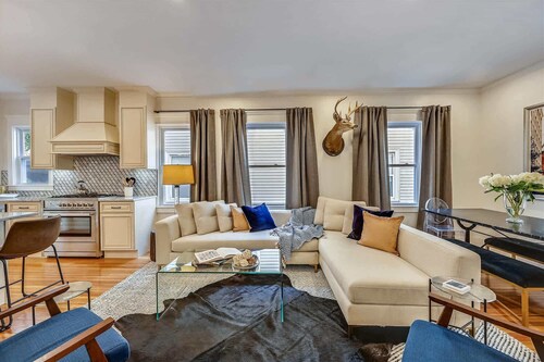 Grand 10BR Jamaica Plain | Dual Floor Combo