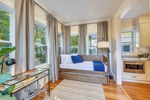 15 bedrooms, desk, iron/ironing board, free WiFi - 15BR Boston Entire Building | 3 Living Spaces (Boston)