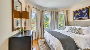 15 bedrooms, desk, iron/ironing board, travel crib