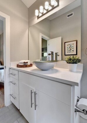 Shower, hair dryer, towels, shampoo