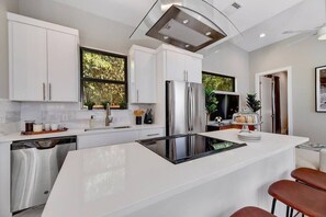 Unclassified image, 4 of 35, button