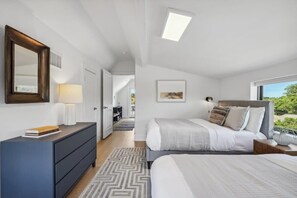 Unclassified image, 2 of 31, button