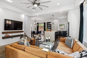 Unclassified image, 2 of 31, button