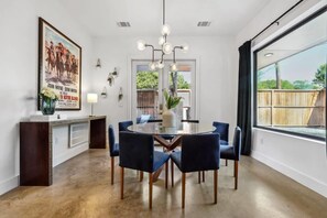 Unclassified image, 4 of 31, button