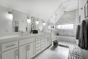 Shower, hair dryer, towels, shampoo