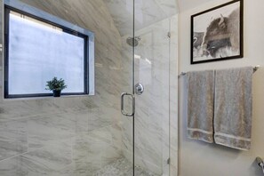 Unclassified image, 4 of 30, button