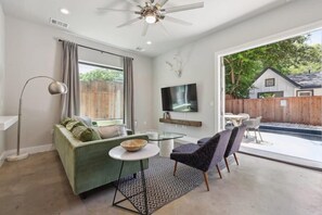 Unclassified image, 5 of 30, button