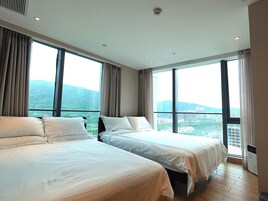 家庭客房, 山景 | 高級寢具、羽絨被、記憶棉床墊、迷你吧