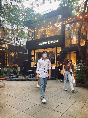 A modern building with a sign reading "MAISON KITSUNÉ". - Gangnam,Garosu-gil and Han River Entire condo (Seoul)