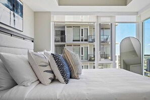 2 bedrooms, iron/ironing board, WiFi, bed sheets - Getaway 2BR Suite w/ Views | Steps to Stampede Park (Calgary)