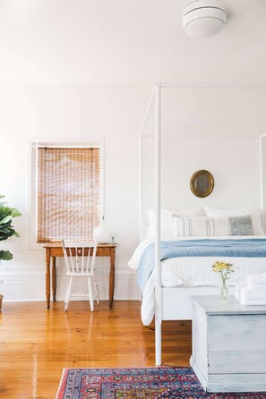 4 Schlafzimmer, Schreibtisch, Reisekinderbett, WLAN