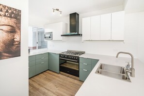 Mikrovågsugn, ugn och spishäll