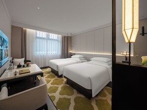 Ropa de cama de alta calidad, cubrecamas y minibar