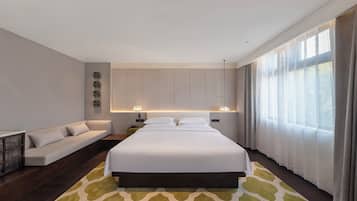 Habitación Confort doble, vistas a la ciudad | Ropa de cama de alta calidad, edredones de plumas, minibar y caja fuerte