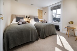 2 chambres, lit parapluie, Wi-Fi, draps fournis