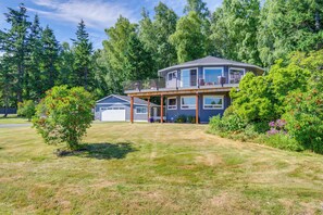 Exterior - Spacious Deck w/ Ocean View: Puget Sound Gem! (Freeland)