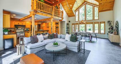 River Lover's Paradise! Luxe Cabin on the Naches