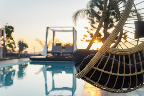 5BR Lux Villa - Sleeps 13 - Saltwater Pool - Outdoor Bar - Fireplace - Lefkara