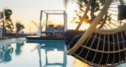 5BR Lux Villa - Sleeps 13 - Saltwater Pool - Outdoor Bar - Fireplace - Lefkara