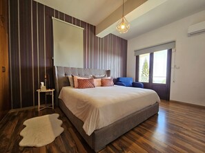 5 habitaciones, tabla de planchar con plancha y wifi gratis 