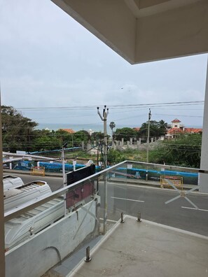 Gallery Room | Bathroom | Shower, towels