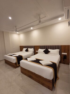 Luxury Room | Free WiFi, bed sheets - Hotel Sahaya Arasi (Kanyakumari)